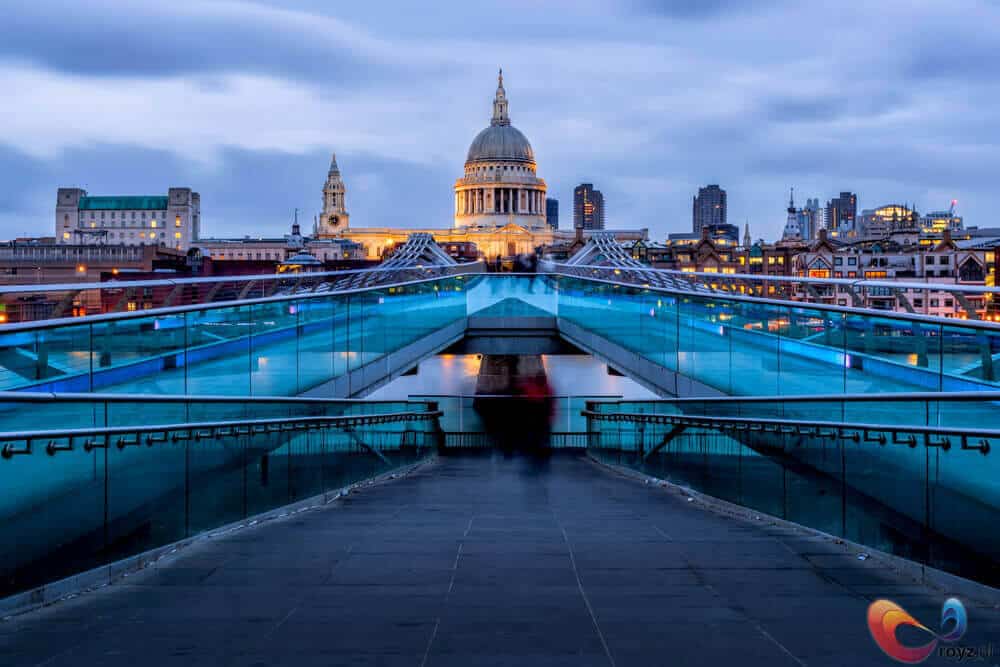 Mooie inleidende lijn richting St Paul's Cathedral - Londen, Engeland