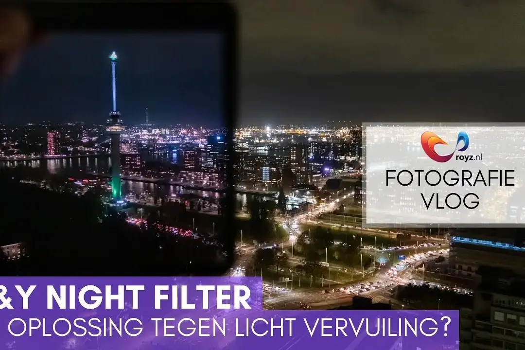Nachtfotografie met toren, stadslichten en waterreflecties; H&Y Night Filter tegen lichtvervuiling.