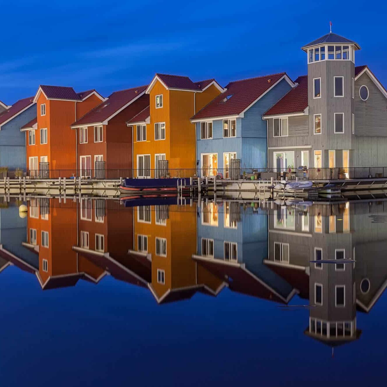 Reitdiep haven in Groningen tijdens Blue Hour