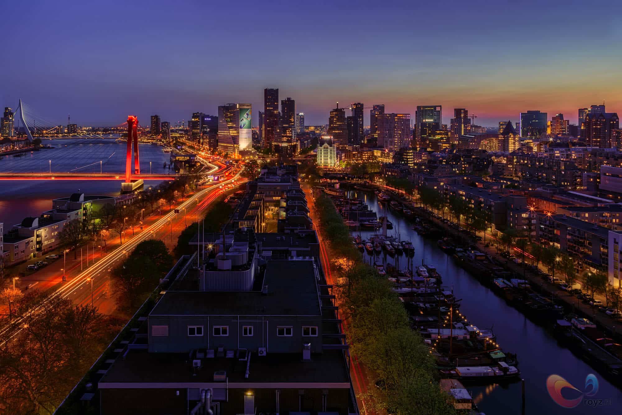 De skyline van Rotterdam vanaf de Maasboulevard