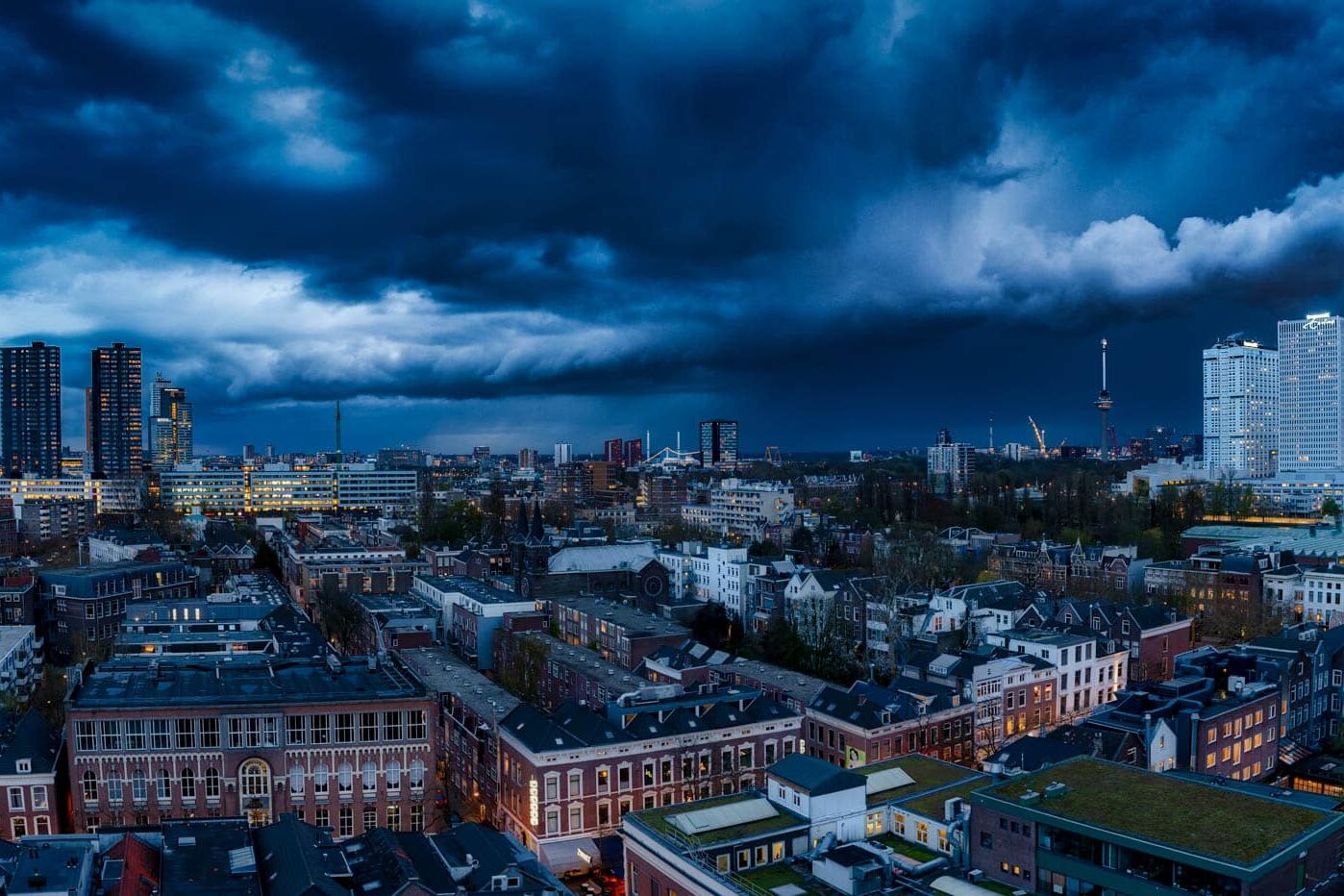 Shelf cloud boven Rotterdam vanaf het dak van Thornico (incl Vlog)